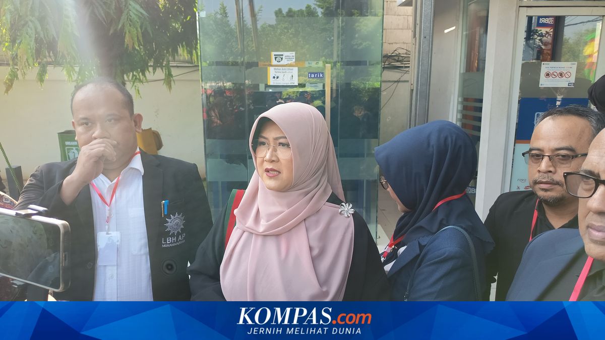 Dokter Tifa Tiba di PN Jakarta Timur, Jalani Sidang Perdana Didampingi 25 Kuasa Hukum