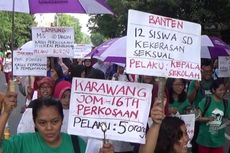 Lawan Kejahatan Seksual, Ibu-ibu di Solo Tabuh Peralatan Dapur