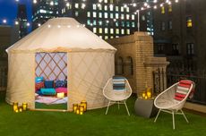 4 Tips Membuat Glamping di Rumah dengan Alat Camping yang Ada