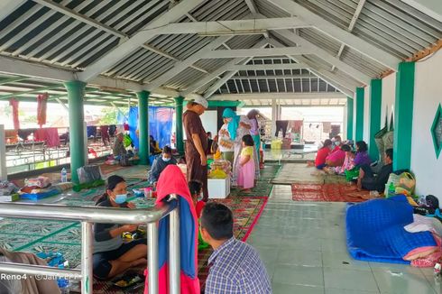 Rumah Masih Terendam Banjir, Ratusan Warga Trimulyo Semarang Bertahan di Pengungsian