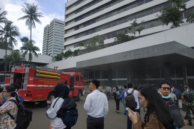 Kebakaran melanda Gedung Nusantara III DPR RI, Senayana Jakarta Pusat, Senin (24/2/2020). 
