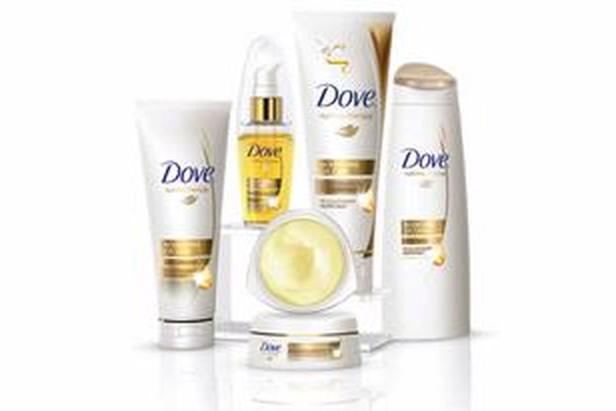 Rangkaian perawatan rambut kering dan rusak Dove Nourishing Oil Care ini terdiri dari Shampoo, Conditioner, Daily Treatment Conditioner, Treatment Mask, Nutri-Oil Serum. 