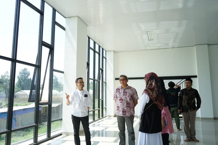 Sebagai salah satu mitra kebaikan Dompet Dhuafa, PT Asuransi Generali Indonesia unit Syariah melakukan kunjungan program wakaf di Pesantren Tahfidz Lido, Sukabumi, Jawa Barat, Kamis (20/7/2023).