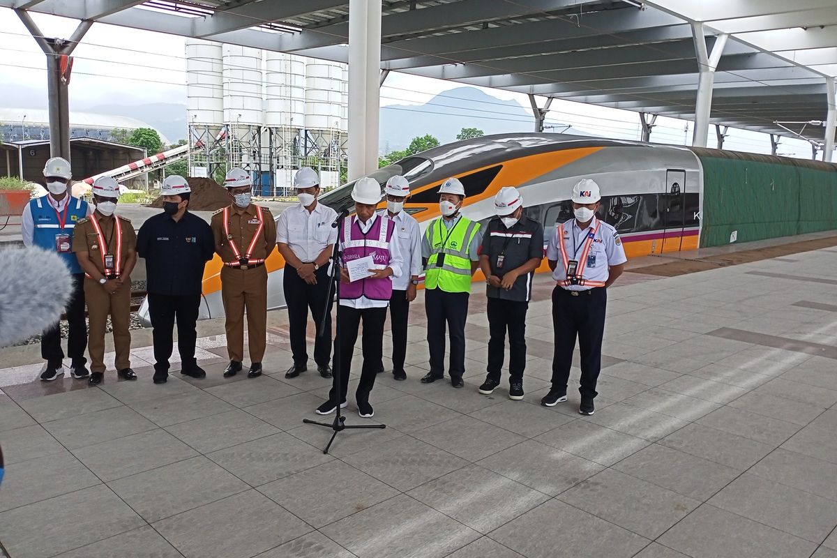 Kunjungan Presiden Tiongkok Xi Jin Ping ke Indonesia untuk melihat progres pembangunan KCJB masih tahap pembicaraan. Presiden Jokowi mengatakan KCJB merupakan hasil kerjasama antar dua negara, bukan merupakan bantuan.