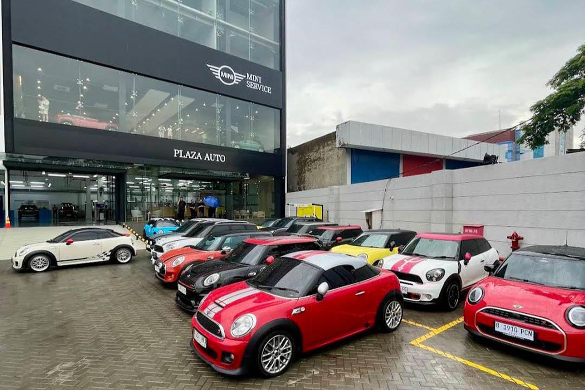 Plaza Auto Kebon Jeruk, Jakarta.