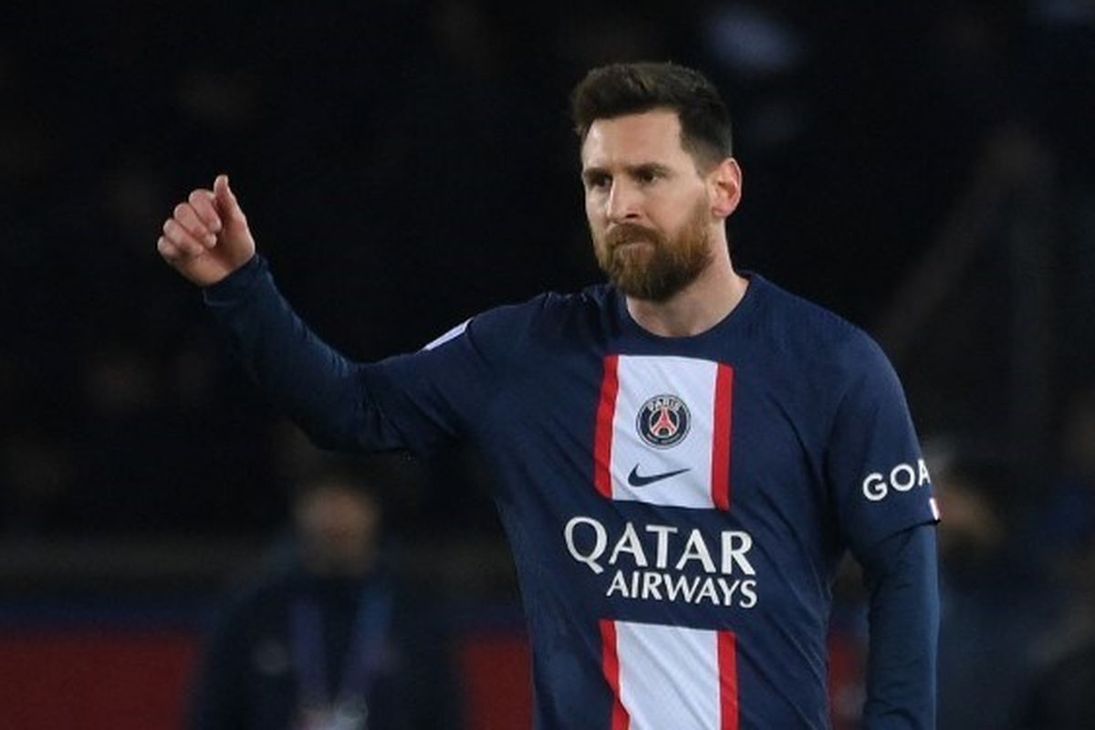 Selebrasi Lionel Messi dalam laga pekan ke-31 Liga Perancis antara PSG vs Lens di Stadion Parc des Princes, 15 April 2023. Terkini, usai kekalahan 1-3 PSG dari Lorient, Messi dilaporkan absen dari latihan lantaran harus terbang ke Arab Saudi. Terkini, Lionel Messi sudah meminta maaf kepada PSG usai mangkir latihan dan pergi ke Arab Saudi tanpa seizin klub. (Photo by FRANCK FIFE / AFP)