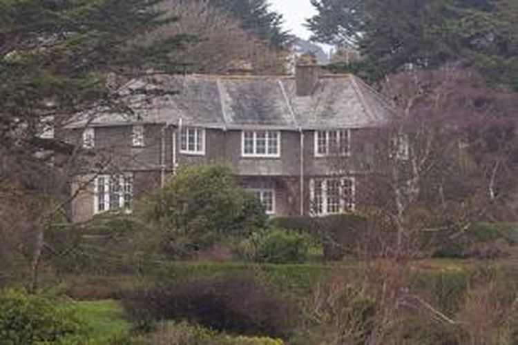 Rumah baru bergaya 1920-an milik Gordon Ramsay seharga lebih dari Rp 91,3 di Cornwall. Rumah itu akan segera dihancurkan dan berganti menjadi vila dengan lima kamar tidur.