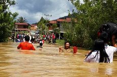 Bantuan ke 30 Desa yang Banjir di Perbatasan Terkendala Transportasi