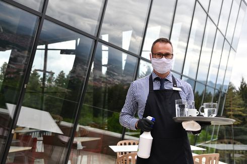 Bisakah Tertular Virus Corona dari Makanan dan Alat Makan di Restoran?