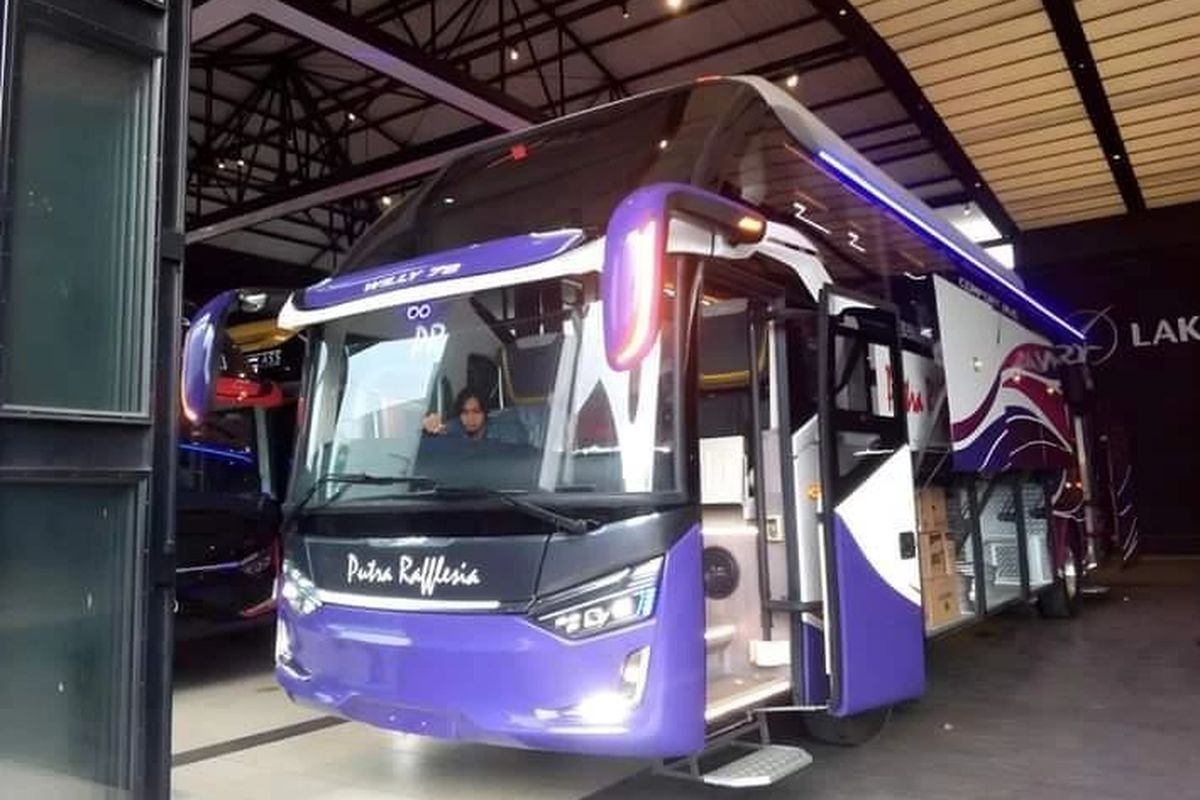 Bus baru PO Putra Rafflesia