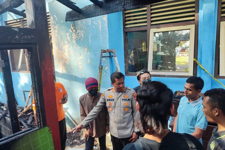 Dok Polres Temanggung: salah satu siswa di Temanggung Jawa Tengah membakar sekolahnya sendiri. Adapun kejadian pembakaran tersebut terjadi di gudang prakarya di SMPN 2 Pringsurat pada, Selasa (27/6). 