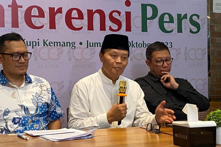Wakil Ketua MPR sekaligus Ketua Badan Wakaf Pondok Gontor Hidayat Nur Wahid (HNW) dalam acara persiapan 100 tahun Gontor di kawasan Kemang, Jakarta Selatan, Jumat (20/10/2023).