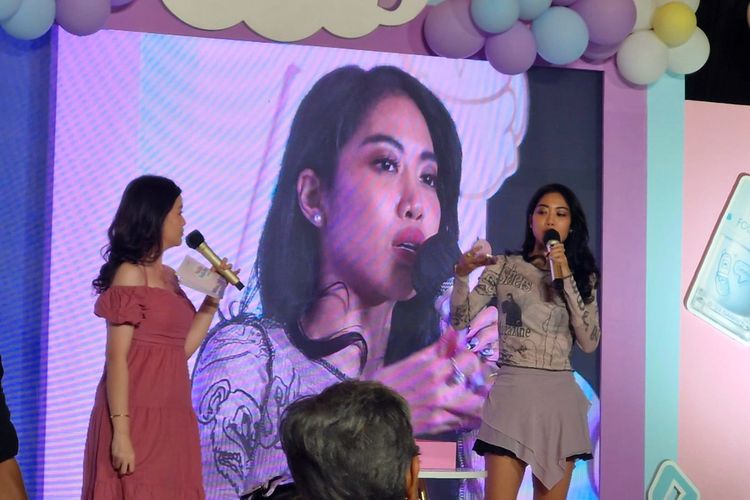 Makeup Wajib Widi Vierratale, Lip Balm hingga Compact Powder