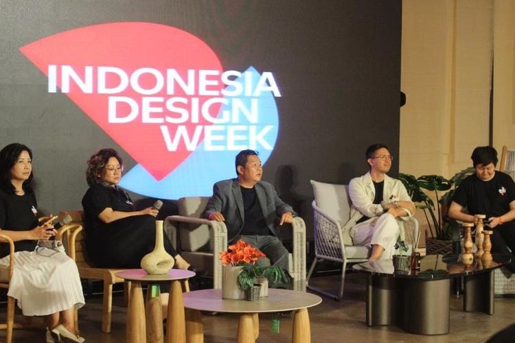 Indonesia Design Week (IDW) 2024 yang berlangsung dari 10 hingga 20 Oktober menggandeng sejumlah kurator dan desainer ternama Indonesia.