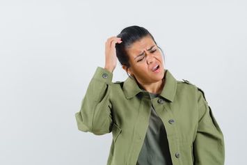 Kenapa Jerawat Bisa Tumbuh di Kulit Kepala? Ini Penjelasan Dokter