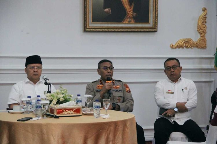 Forum Komunikasi Pimpinan Daerah (Forkopimda) Provinsi Bengkulu serta Aparat Penegak Hukum (APH) Wilayah Hukum Bengkulu, sepakat mendukung Pemerintah Provinsi (Pemprov) Bengkulu melegalkan aktivitas pemungutan limbah (Limpasan) batu bara yang terdapat di badan sungai Bengkulu.