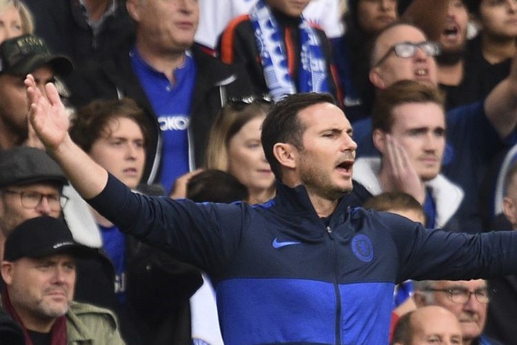 Manajer Chelsea, Frank Lampard, saat mendampingi timnya pada laga Liga Inggris kontra Brighton and Hove Albion, di Stadion Stamford Bridge, London, Sabtu (28/9/2019).