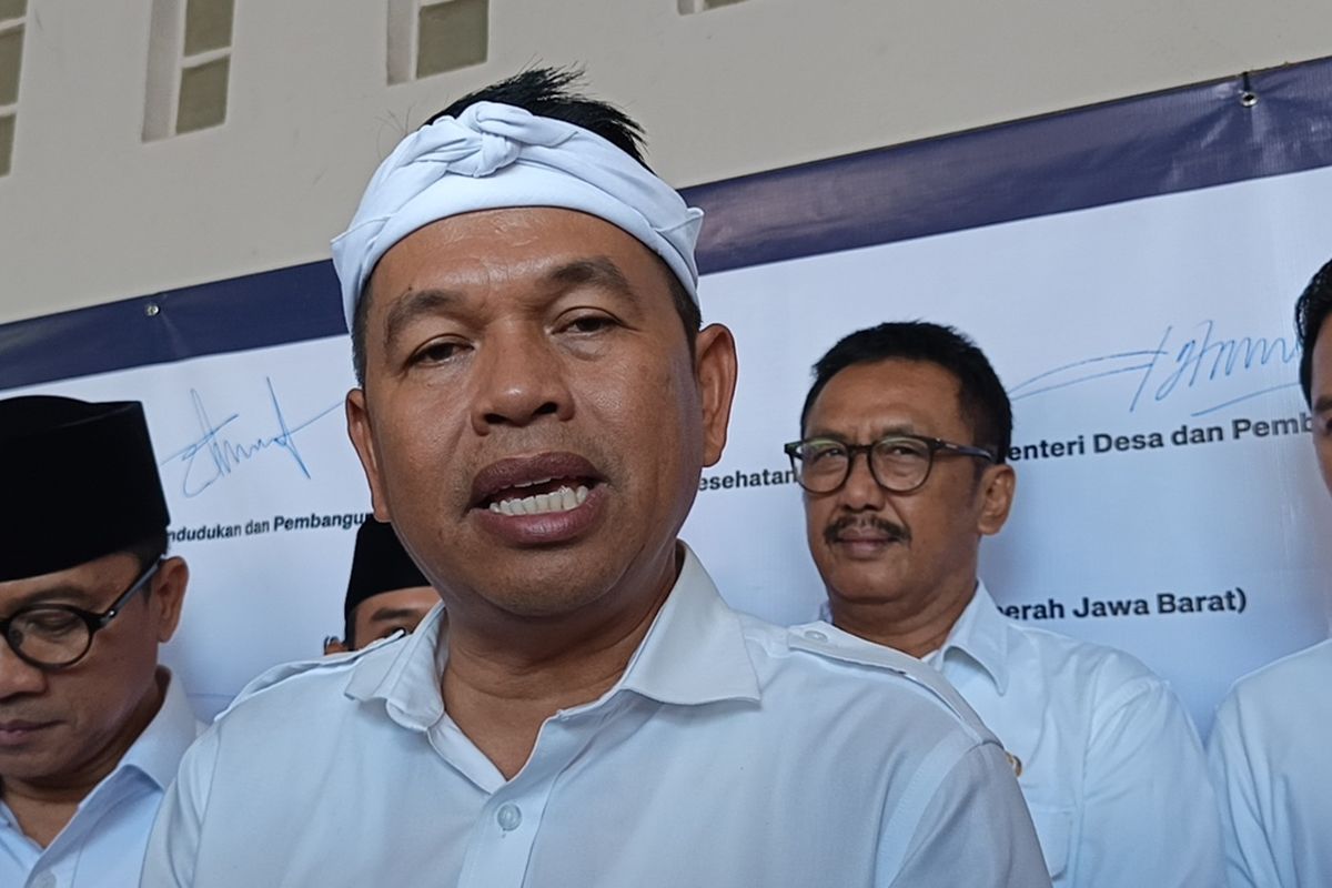 Gubernur Jabar, Dedi Mulyadi usai kegiatan di Gedung Pusdai, Jalan Diponegoro, Kota Bandung, Senin (28/4/2025). Dedi Mulyadi menjelaskan secara lengkap tentang anak nakal dibawa ke barak militer.
