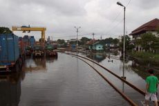 Genangan Banjir di Rel Kampung Bandan-Kemayoran Mulai Surut