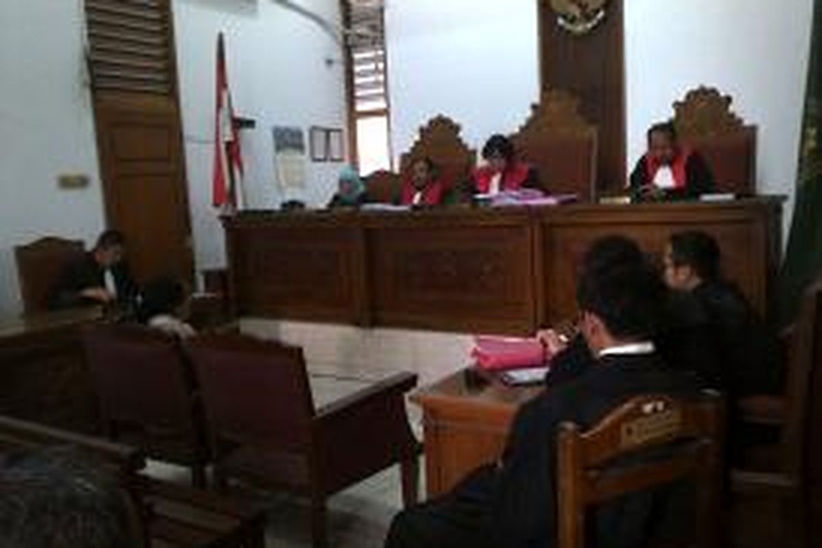 Sidang kasus saksi palsu Ahmad Nurhikayat dam Neville Loreen digelar di PN Jakarta Selatan, Kamis (19/9/2013).  