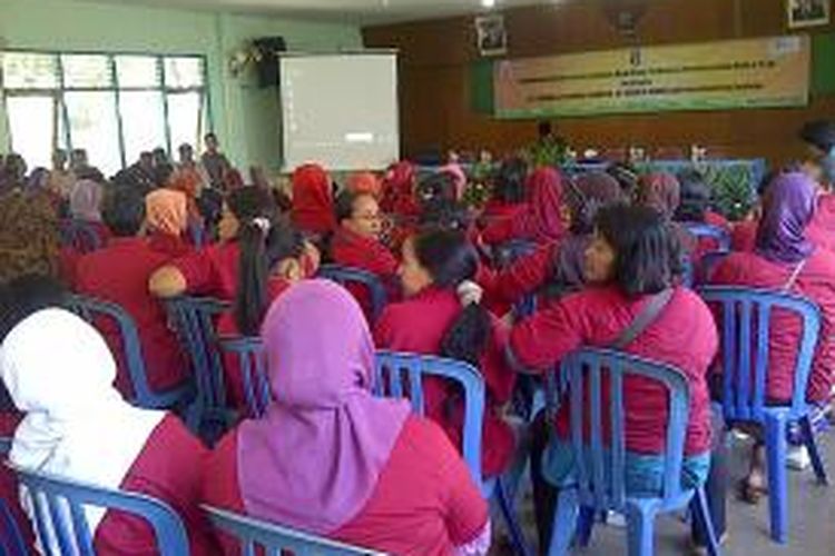 Peserta pelatihan usaha ekonomi, warga terdampak penutupan Dolly.