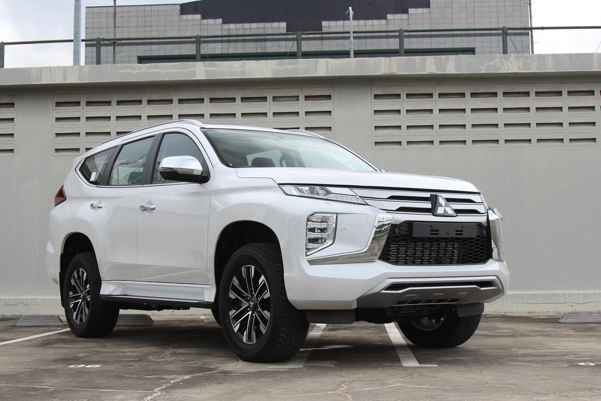 Kompas.com mendapat kesempatan melihat lebih dekat ubahan pada Mitsubishi Pajero Sport Dakar Ultimate 4x4 terbaru. SUV ini mendapat pembaruan di sisi eksterior dan interior