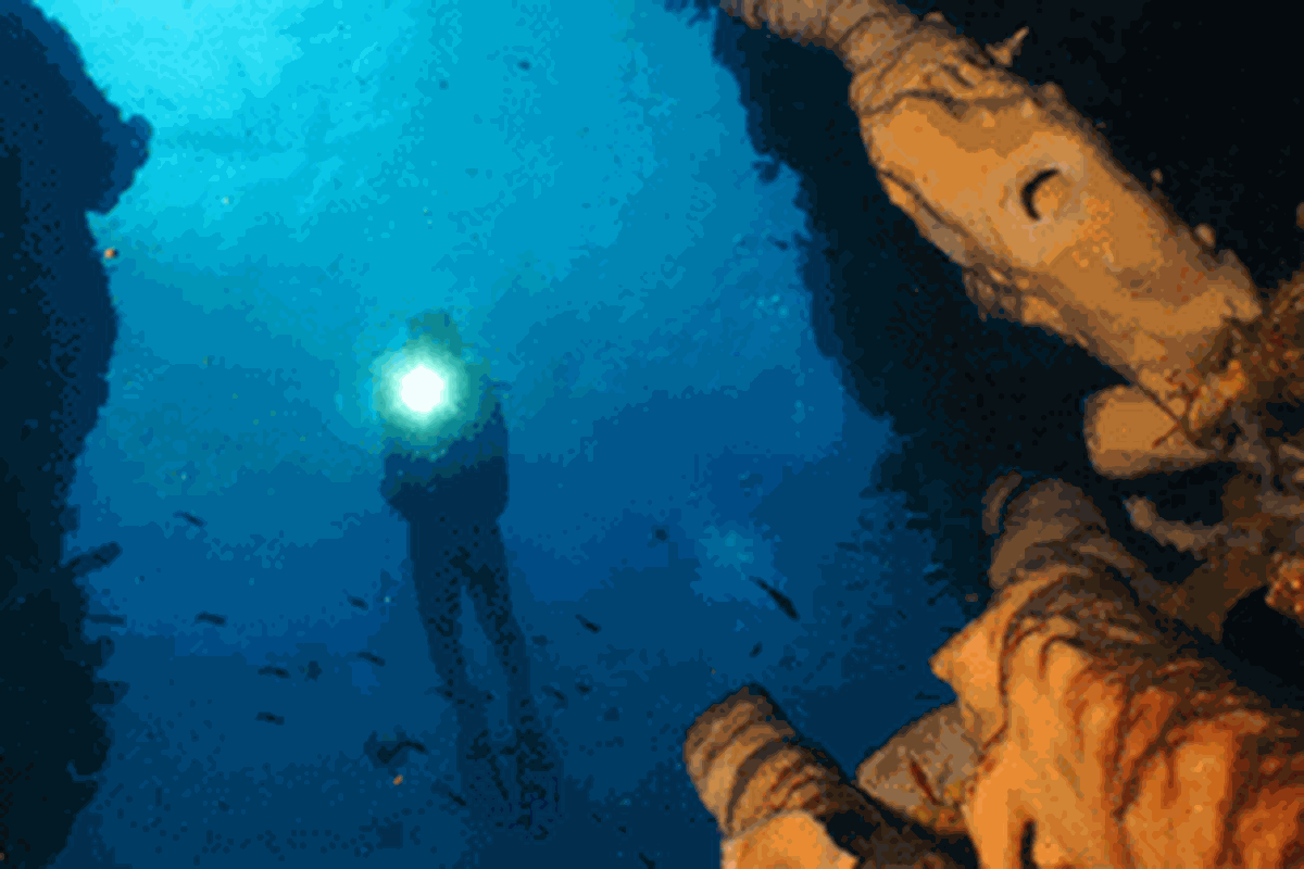 Gua Jinn Taman Laut Olele, Gorontalo.