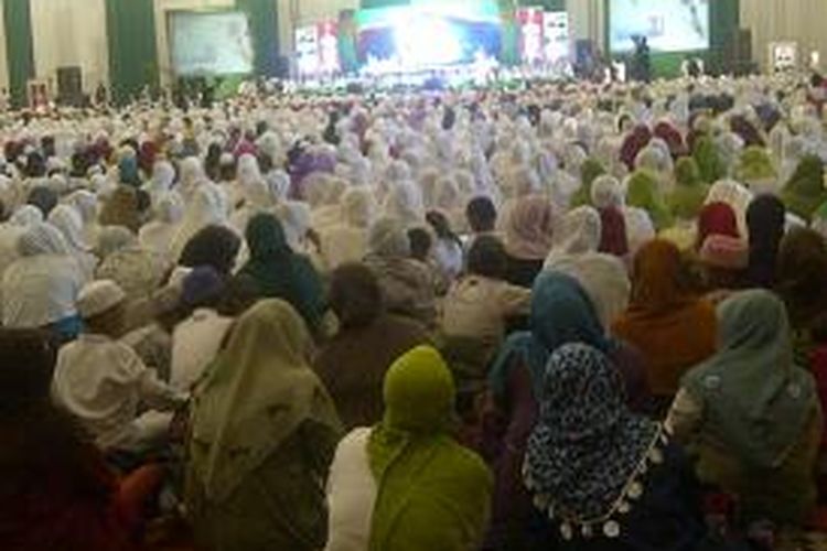 Muslimat NU doakan kemenangan Jokowi-JK di Surabaya.