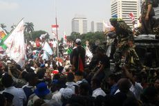 Berlarian Hindari Gas Air Mata, Massa Prabowo Terinjak-injak
