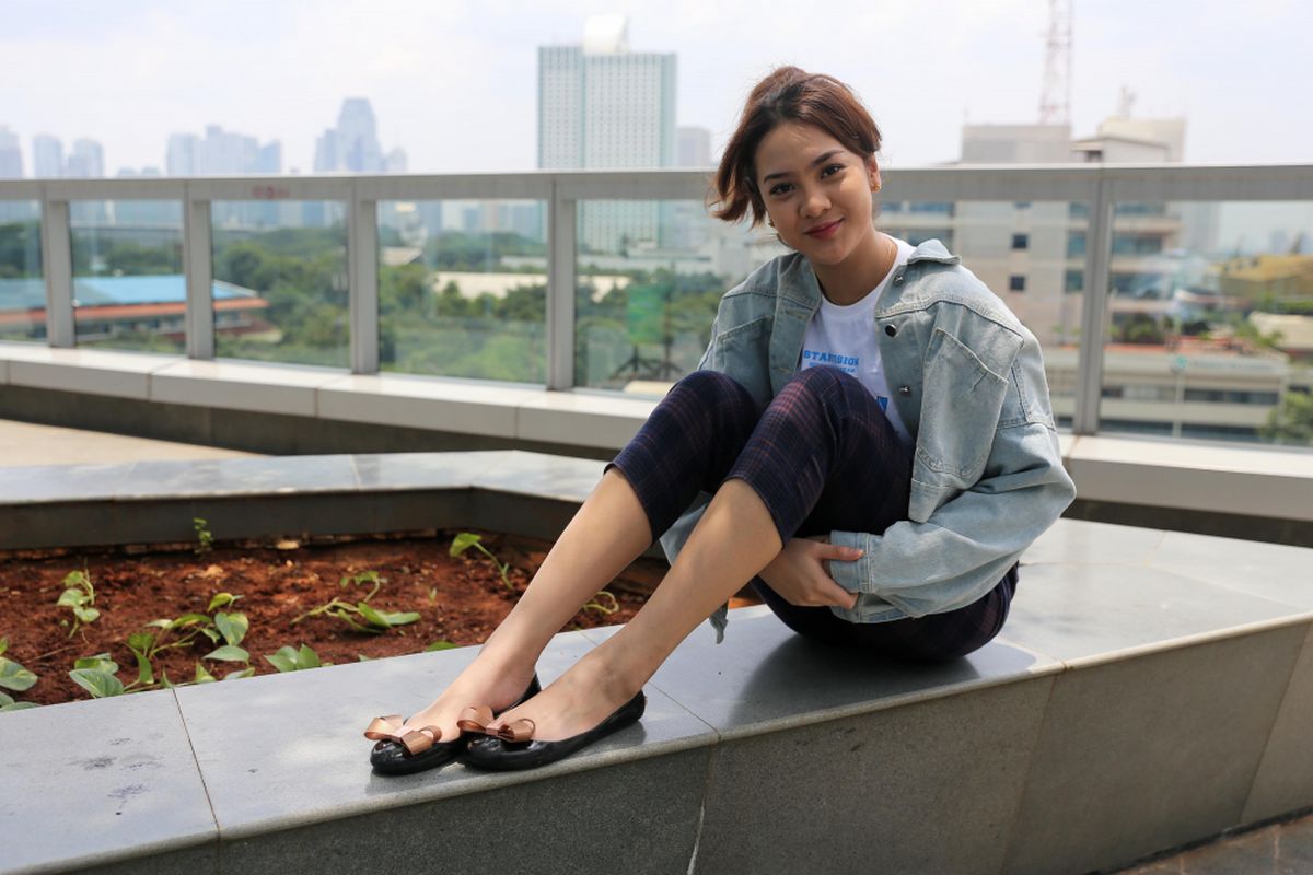 Anya Geraldine berpose saat media visit film Yowis Ben 2 di Menara Kompas, Palmerah, Jakarta Barat, Rabu (27/2/2019). Film Yowis Ben 2 dirilis di bioskop 14 Maret 2019 mendatang.