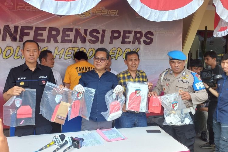 Polres Metro Depok menggelar konferensi pers kasus pembunuhan mahasiswa Universitas Indonesia (UI) pada Sabtu (5/8/2023). 