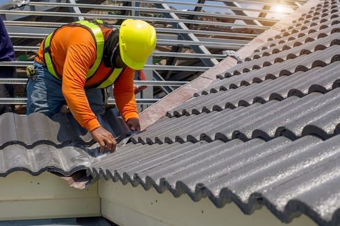 Tanda Kerusakan Atap Rumah Akibat Angin dan Cara Memperbaikinya