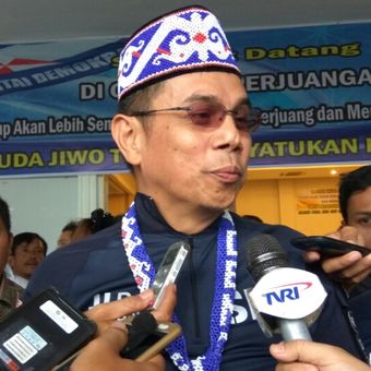 Sekjen Partai Demokrat, Hinca Panjaitan saat memberikan keterangan kepada wartawan usai rapat terbuka di Kabupaten Kubu Raya, Kalimantan Barat (16/9/2017)
