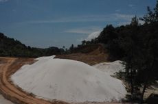 Truk Pecah Ban di Jl Letjen S Parman Arah Slipi, Lalin Macet