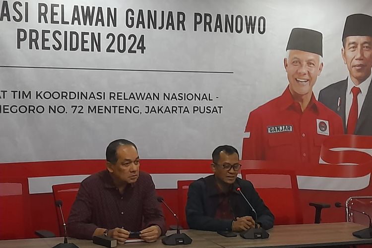 Sekretaris Jenderal Partai Perindo Ahmad Rofiq (kanan) dan Wakil Ketua Umum Perindo Syafril Nasution (kiri) dalam konferensi pers usai pertemuan empat partai politik, di Rumah Aspirasi, Menteng, Jakarta Pusat, Kamis (6/7/2023).