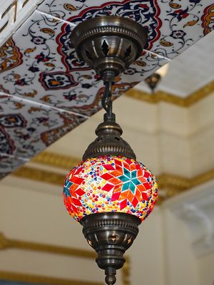 Ilustrasi lampu bergaya Maroko. 