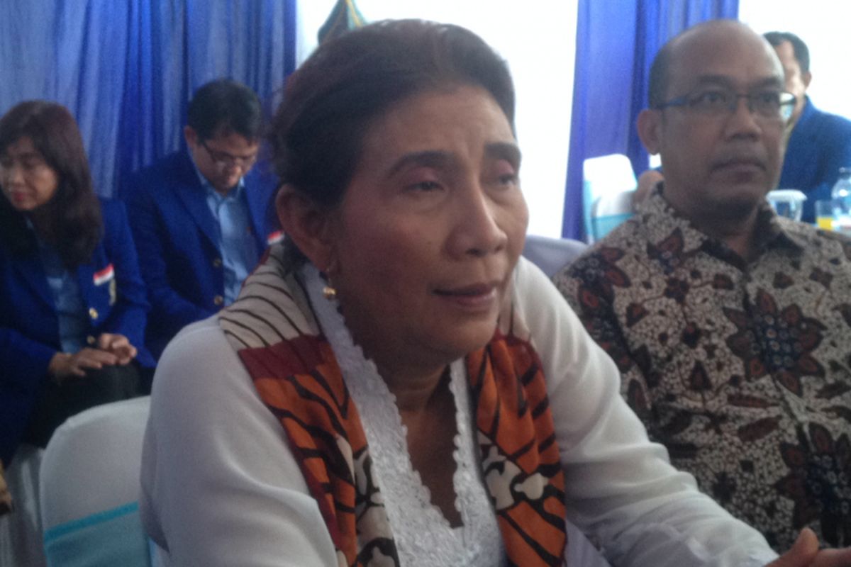 Menteri Susi Pudjiastuti di Pantai Depok, Bantul