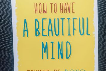 Mengenal Praktik “Salon Pikiran” Edward de Bono untuk Memikat Banyak Orang