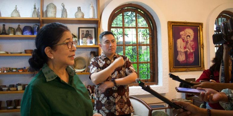 Ketua Dewan Pembina IHDC, Prof. Nila F. Moeloek (kiri) dan Direktur Eksekutif IHDC, Dr. dr. Ray Wagiu Basrowi (kanan) dalam temu media di Jakarta (2/1/2026).