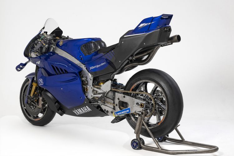 Yamaha M1 V4