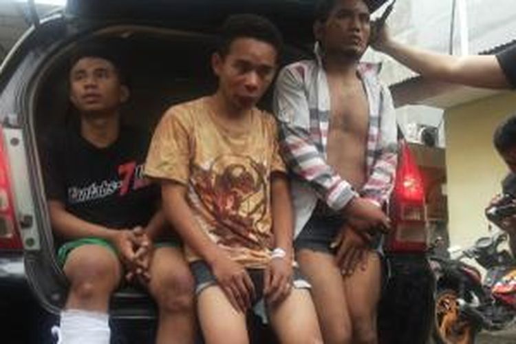 Tiga dari empat pelaku penyerang empat mahasiswa di kamar kos di Manado dibekuk polisi.