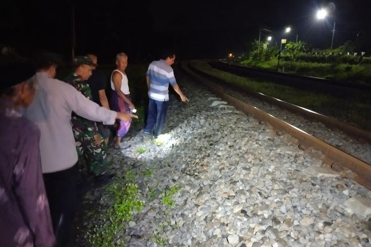 Lokasi ibu rumah tangga tertemper kereta api Desa Tambaknegara, Kecamatan Rawalo, Kabupaten Banyumas, Jawa Tengah, Minggu (28/1/2024) malam.
