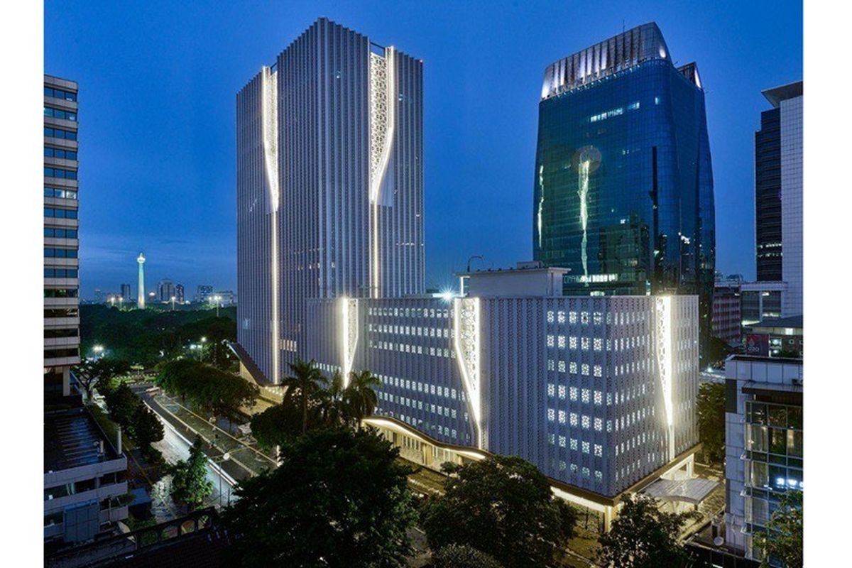 Menara Danareksa yang berlokasi di pusat Kota Jakarta, tepatnya di seberang Monas. 