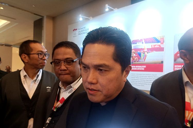Ketua Umum PSSI, Erick Thohir, saat ditemui media usai mengisi dialog olahraga bertema Menjaga Merah Putih di Hotel Fairmont, Jakarta, Jumat (8/3/2024). 