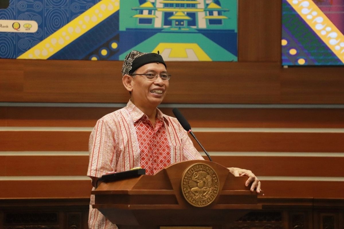 Rektor Unair Prof Mohammad Nasih saat memberikan sambutan dalam acara 'Sosialisasi dan Koordinasi Merdeka Belajar Kampus Merdeka'. 