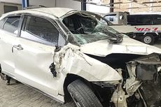 Mobil Rendy Kjaernett Ringsek Bagian Depan akibat Kecelakaan Tunggal di Tol Jatibening