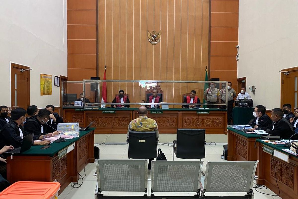 Sidang lanjutan Irjen Teddy Minahasa digelar di PN Jakarta Barat, Senin (20/2/2023). Dalam sidang perkara peredaran narkotika jenis sabu ini, jaksa menghadirkan dua orang saksi.  