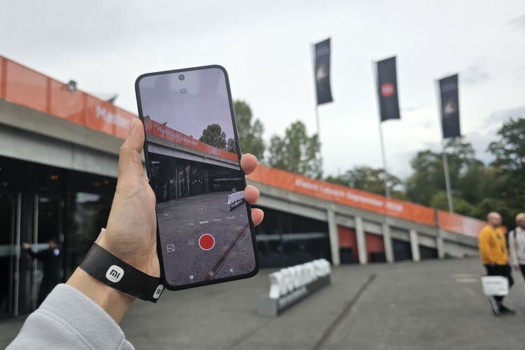 Smartphone lipat Xiaomi Mix Flip resmi meluncur secara global di Berlin, Jerman, Kamis (26/9/2024). Ini adalah smartphone lipat dengan mekanisme clamshell pertama Xiaomi di pasar global.
