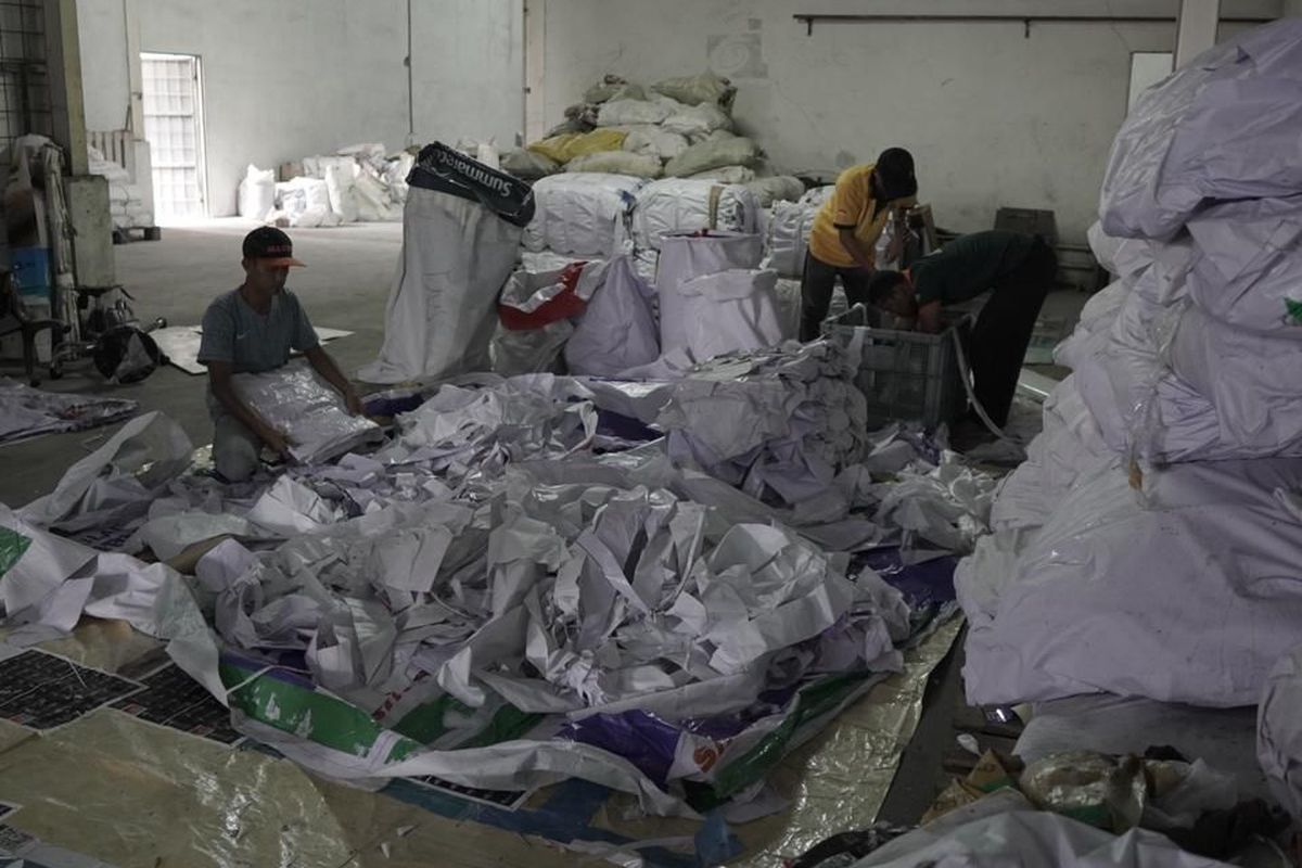 Wellen Print melakukan kegiatan mengubah limbah percetakan menjadi cuan. Foto diambil pada Rabu (29/3/2023) di Kota Tangerang.