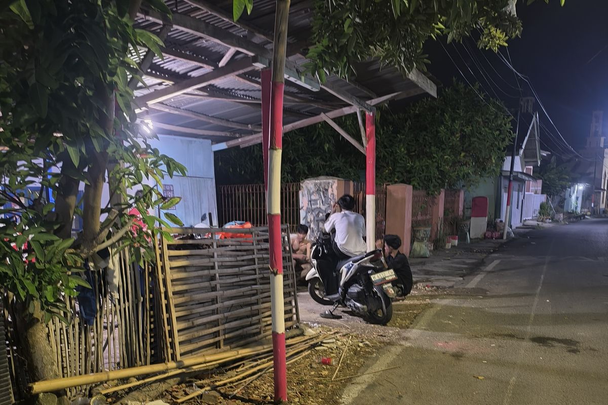 Warga Pamekasan waspada gempa susulan terjadi, Rabu (1/10/2025).